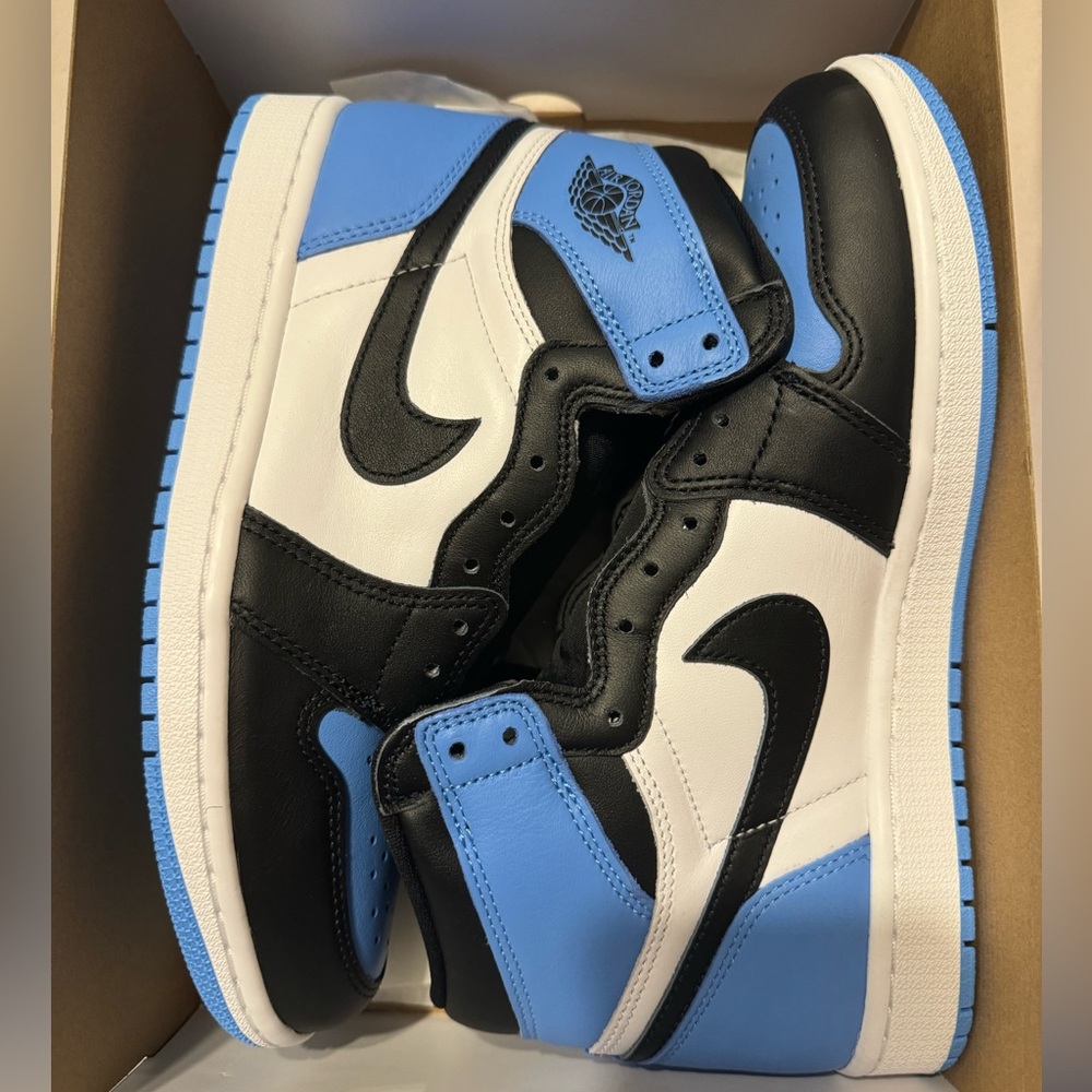 Jordan 1 high UNC toe